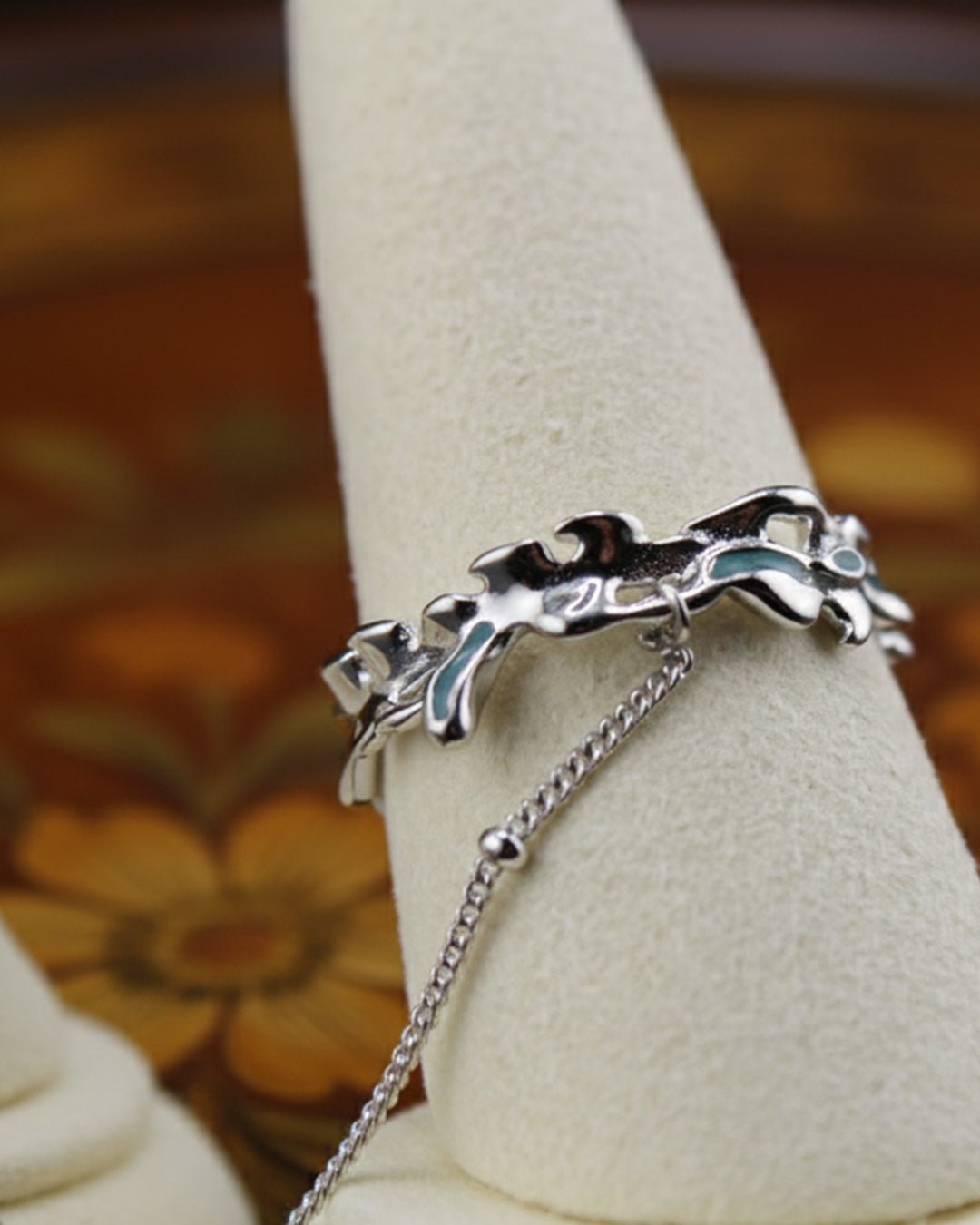 VV000000010 - S - A - R - Thornlink Heirloom Ring - Velora Vie