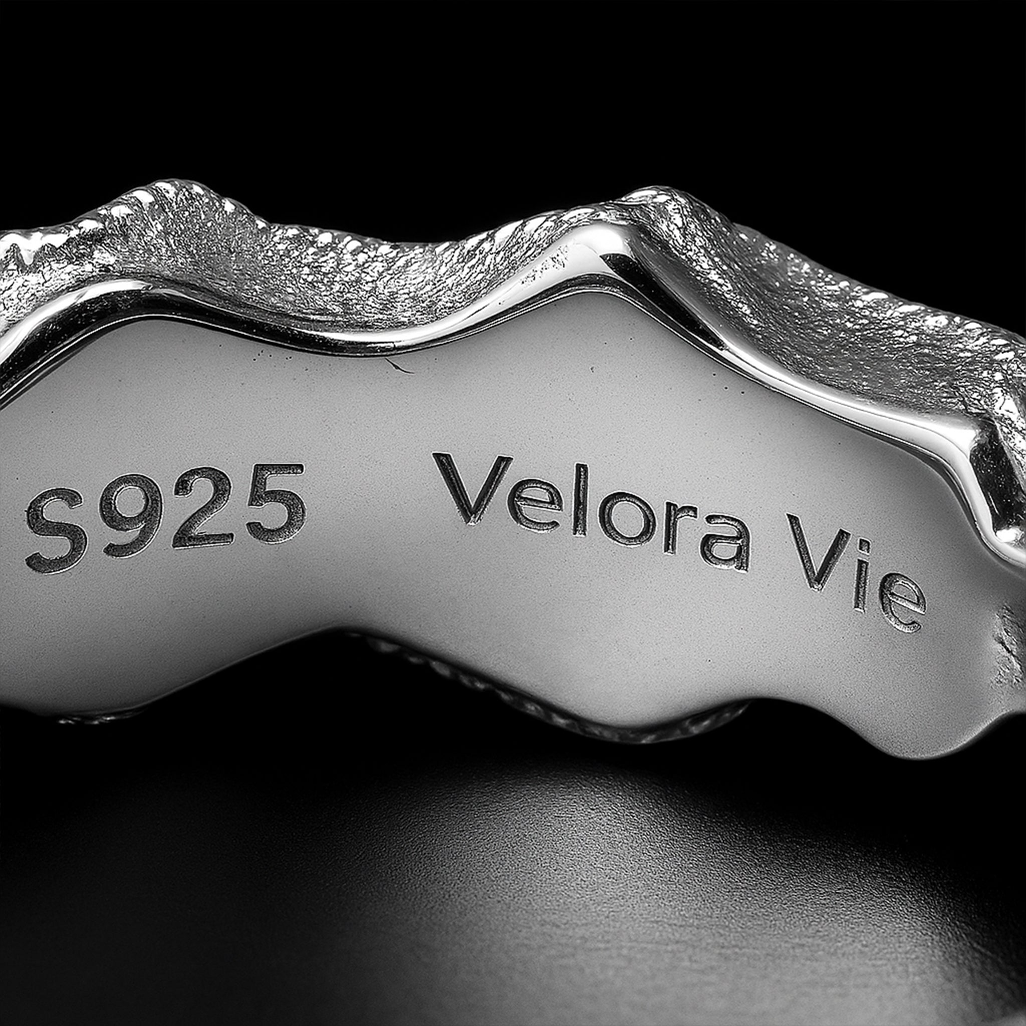 VV000000004 - S - A - R - Scoria Crest Ring - Velora Vie