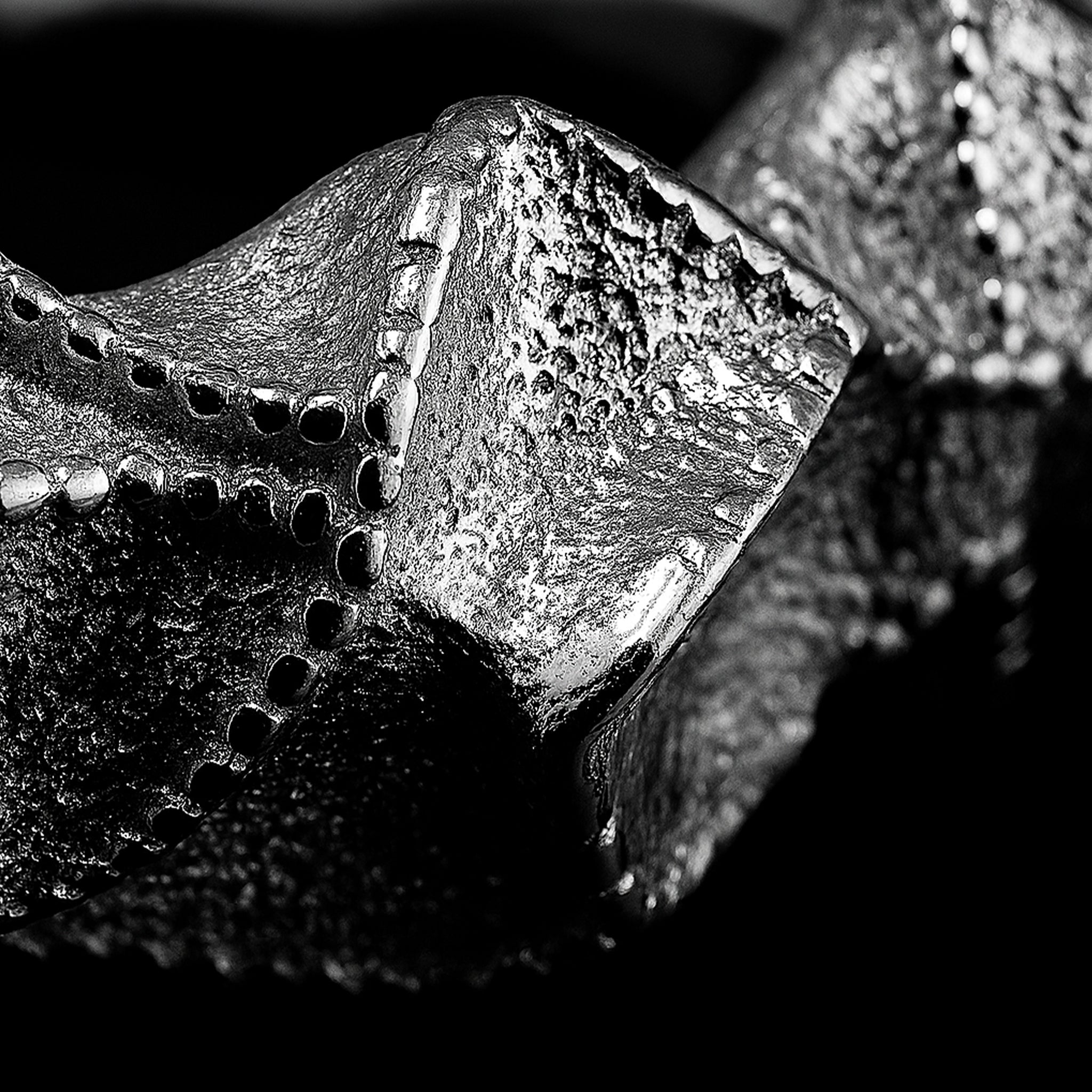 VV000000004 - S - A - R - Scoria Crest Ring - Velora Vie