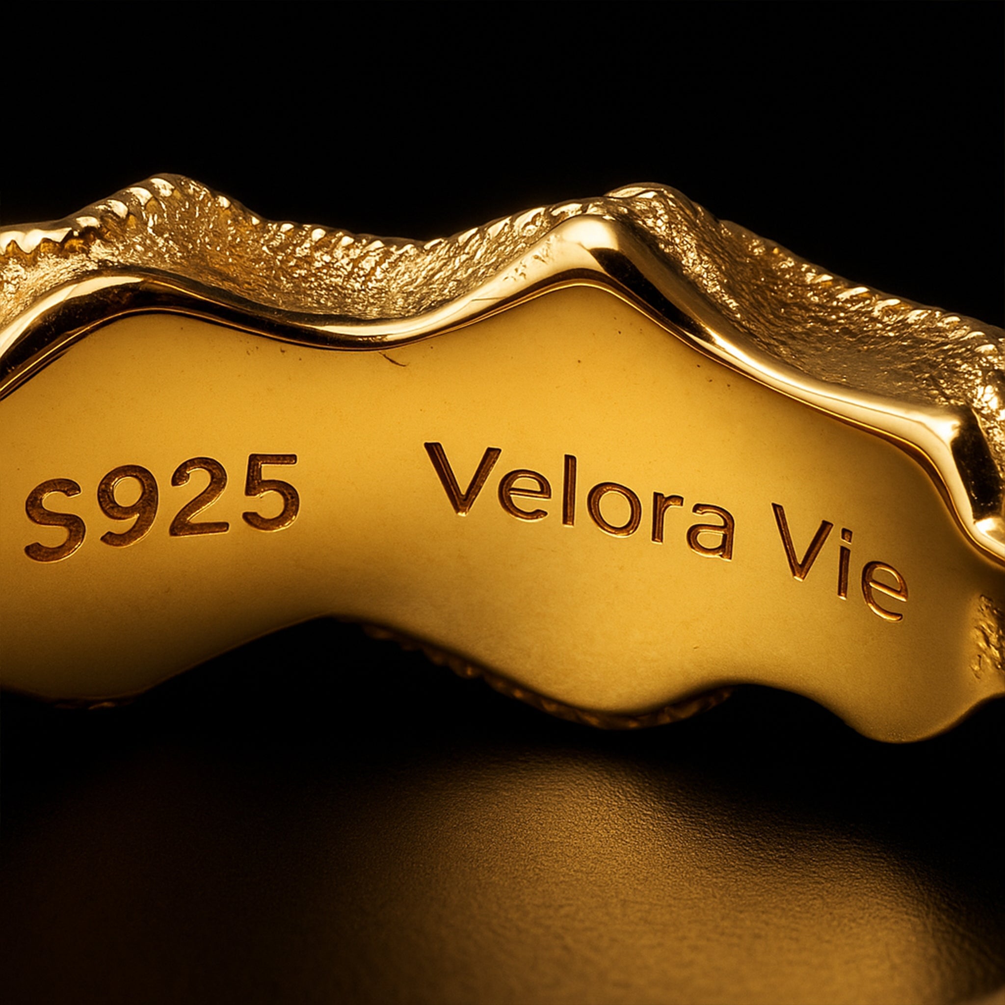 VV000000004 - S - A - R - Scoria Crest Ring - Velora Vie