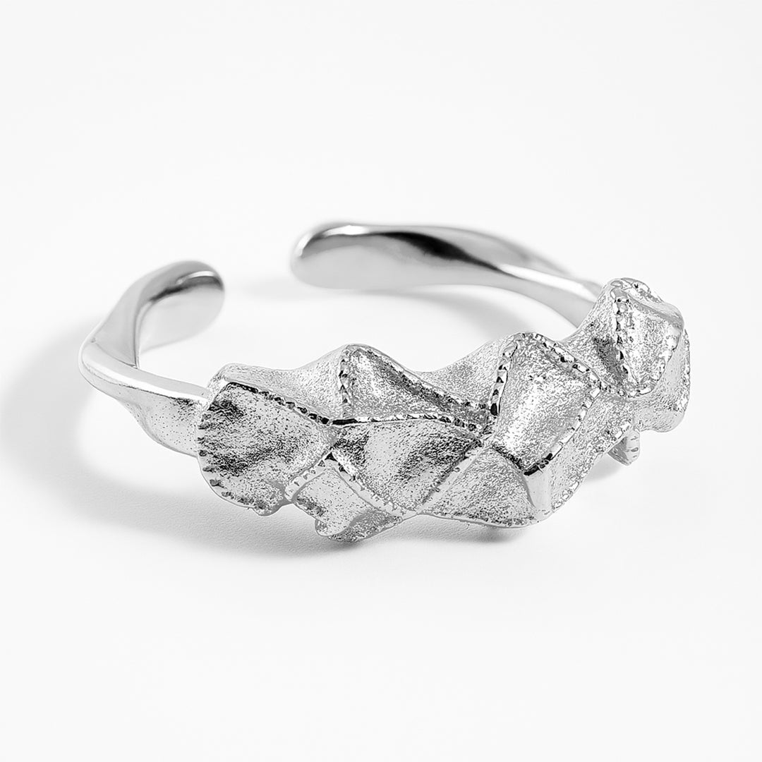 VV000000004 - S - A - R - Scoria Crest Ring - Velora Vie