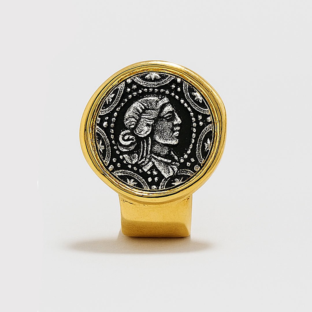 VV000000012 - S - 18K - Sovereign Seal Stud Earrings - Velora Vie