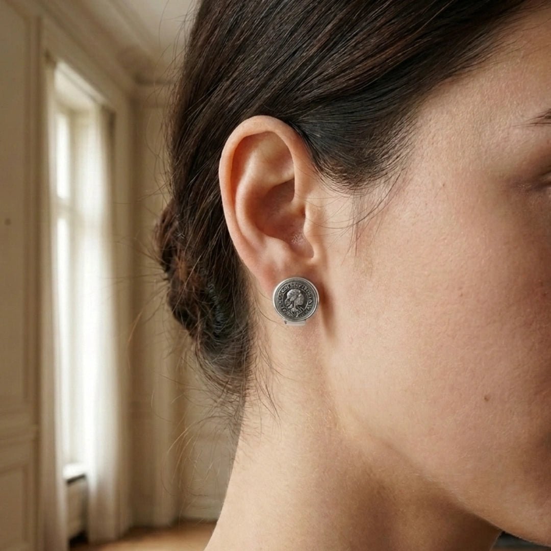VV000000012-S-18K - Sovereign Seal Stud Earrings - Velora Vie